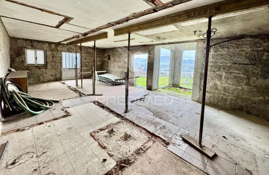 Moradia T4 para Venda em Serzedelo Foto 12