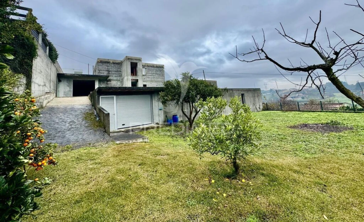 Moradia T4 para Venda em Serzedelo Foto 6