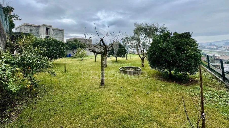 Moradia T4 para Venda em Serzedelo Foto 11