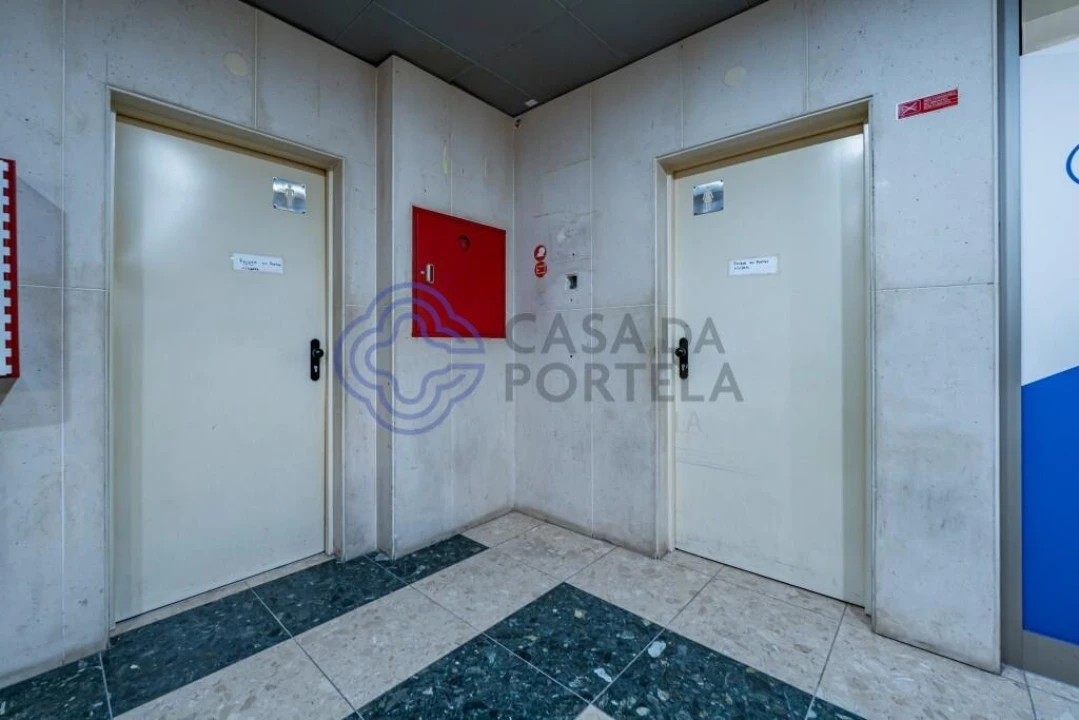 Loja para Venda em Gondomar (São Cosme), Valbom e Jovim Foto 8