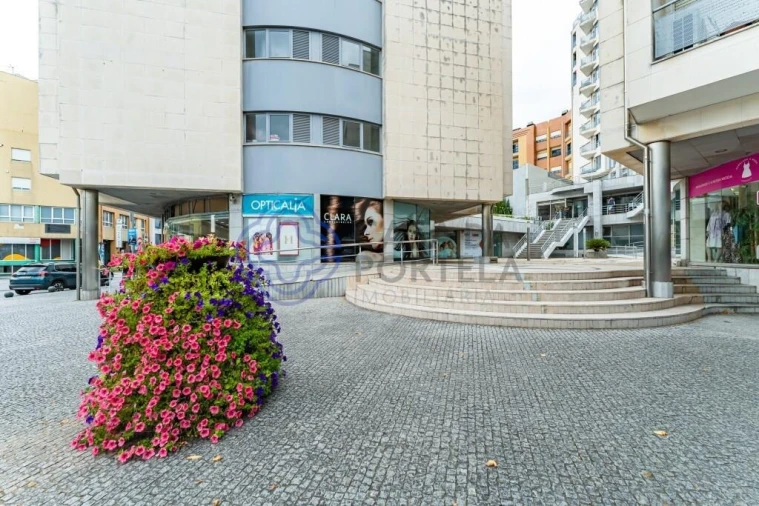 Loja para Venda em Gondomar (São Cosme), Valbom e Jovim Foto 2