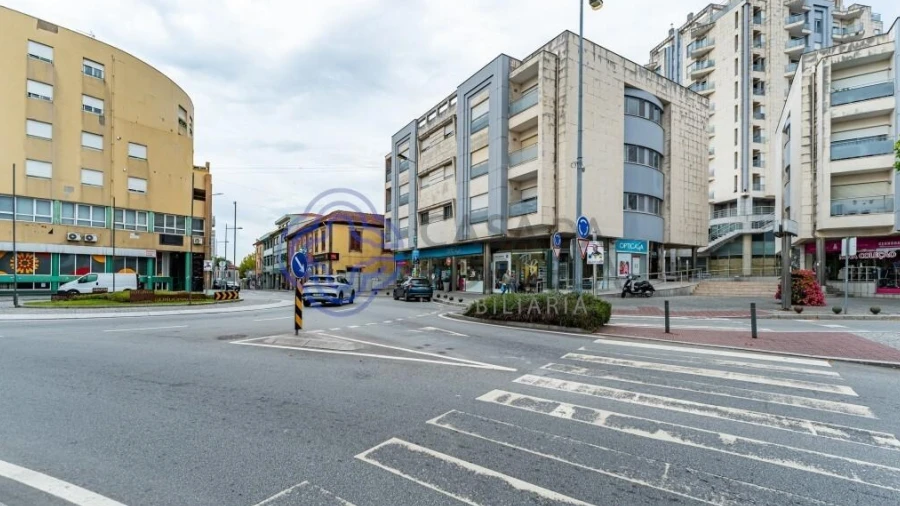 Loja para Venda em Gondomar (São Cosme), Valbom e Jovim