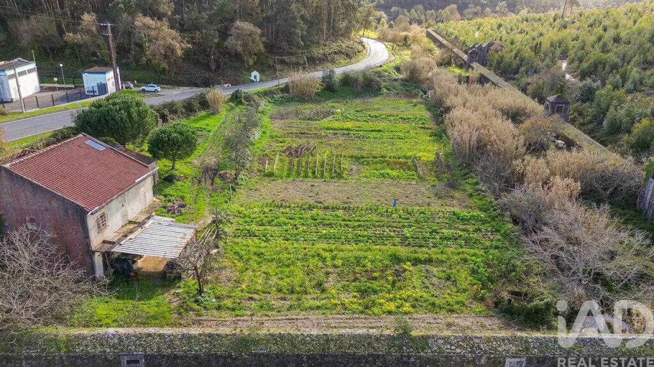 Terreno para Venda em Casal de Cambra Foto 1