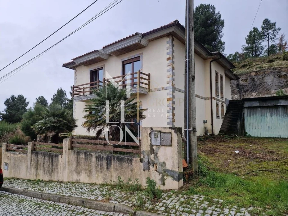 Moradia T4 para Venda em Alijo Foto 11