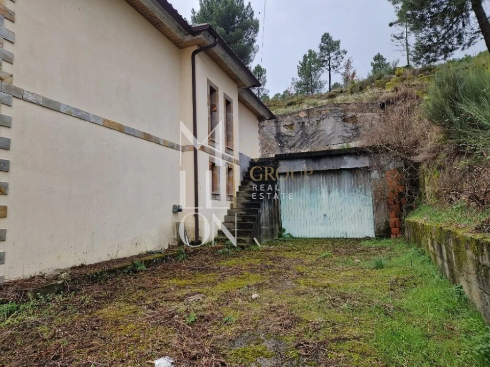 Moradia T4 para Venda em Alijo Foto 3