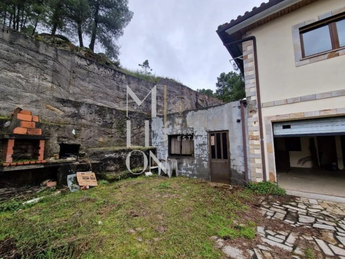 Moradia T4 para Venda em Alijo Foto 12