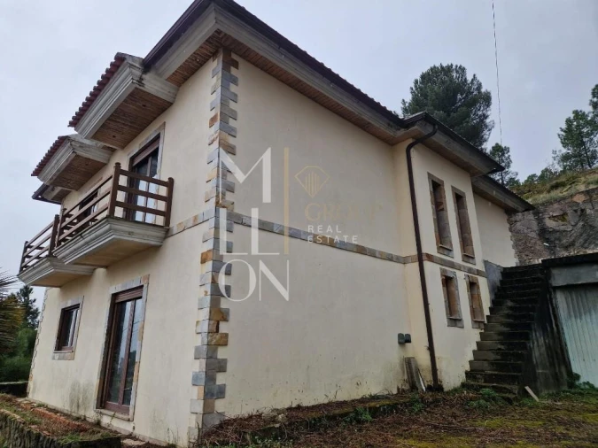 Moradia T4 para Venda em Alijo Foto 4