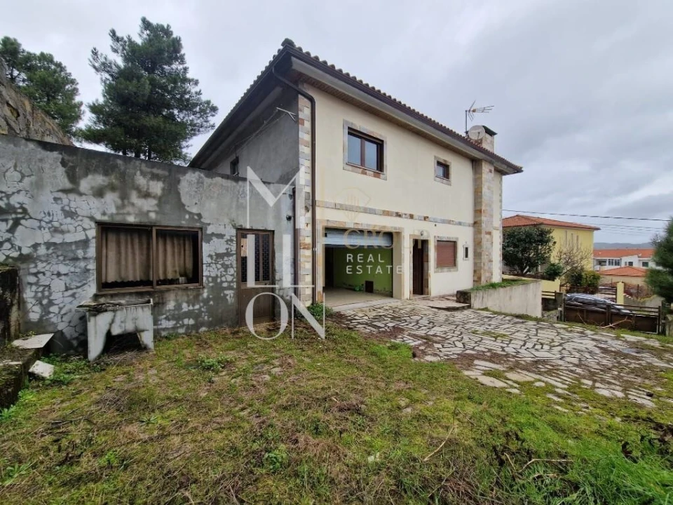 Moradia T4 para Venda em Alijo Foto 17