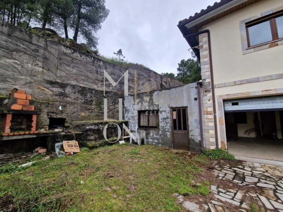 Moradia T4 para Venda em Alijo Foto 12