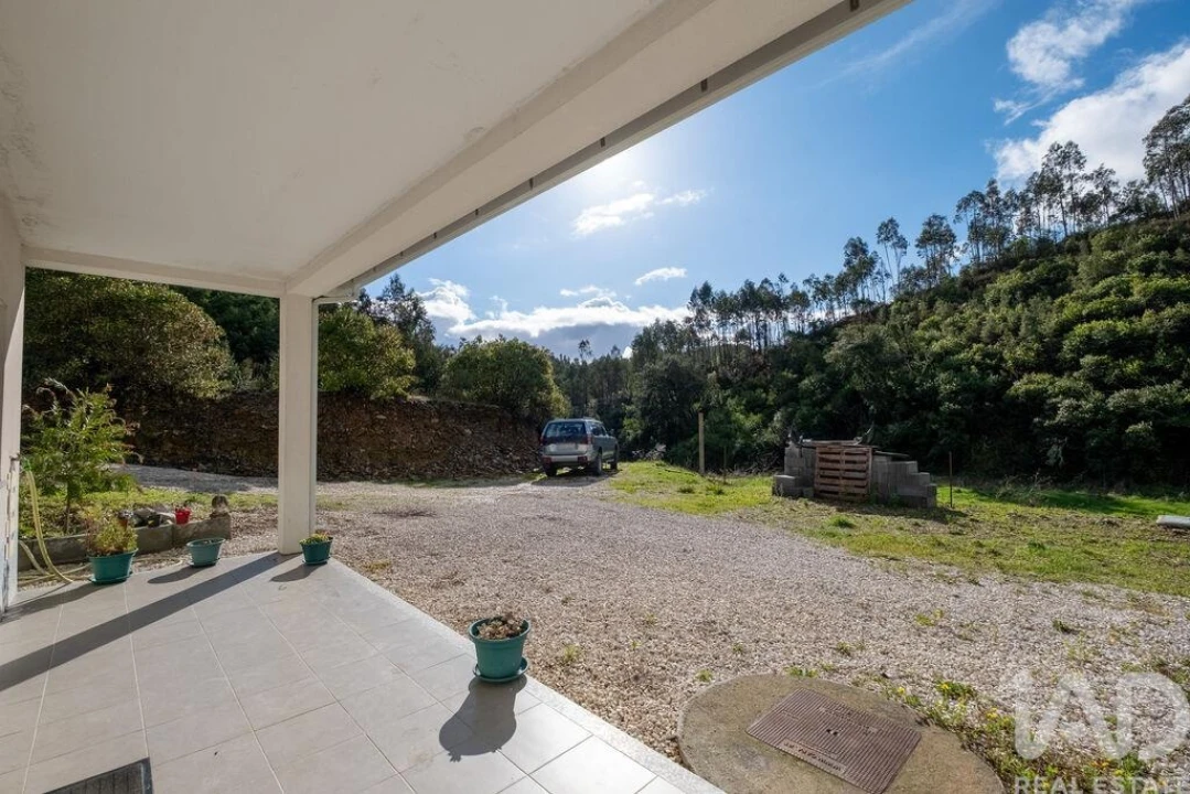 Moradia T2 para Venda em Friúmes e Paradela Foto 4