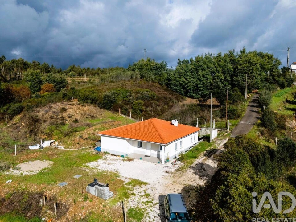 Moradia T2 para Venda em Friúmes e Paradela Foto 3