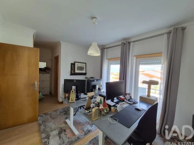 Moradia T3 para Venda em Atouguia da Baleia Foto 9