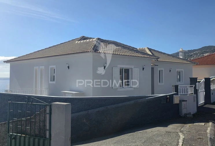 Moradia T3 para Venda em Santa Cruz