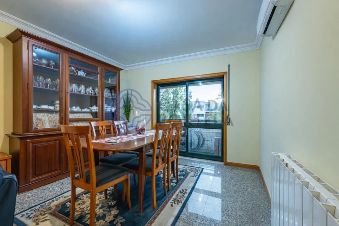 Apartamento T2 para Venda em Castêlo da Maia Foto 2