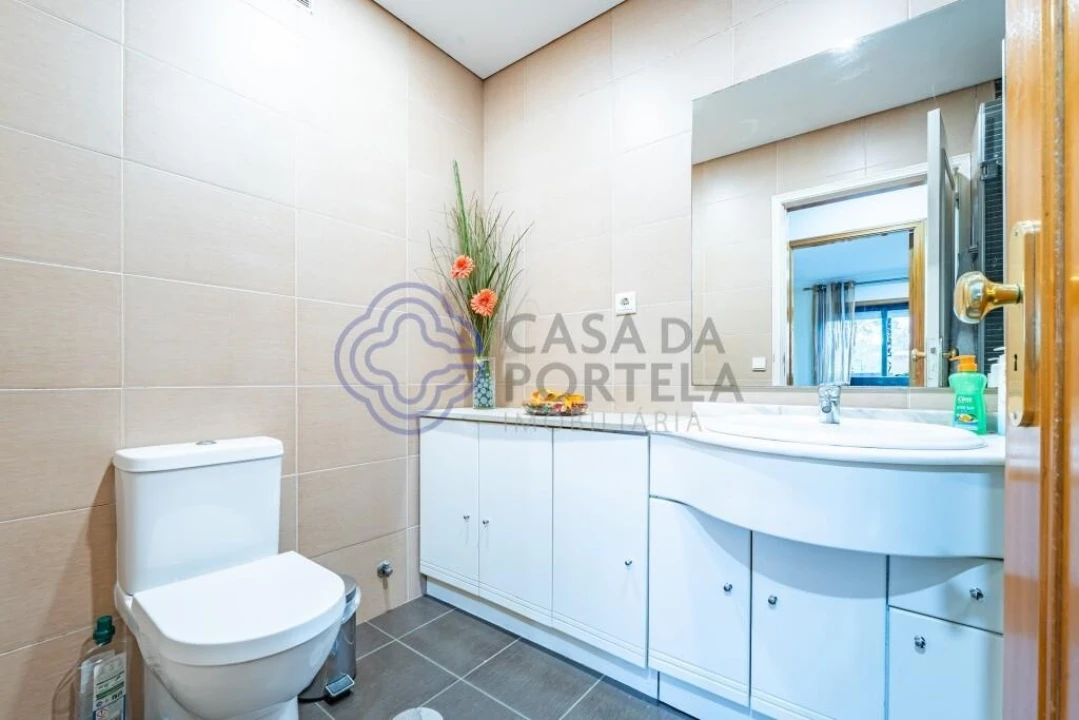 Apartamento T2 para Venda em Castêlo da Maia Foto 12