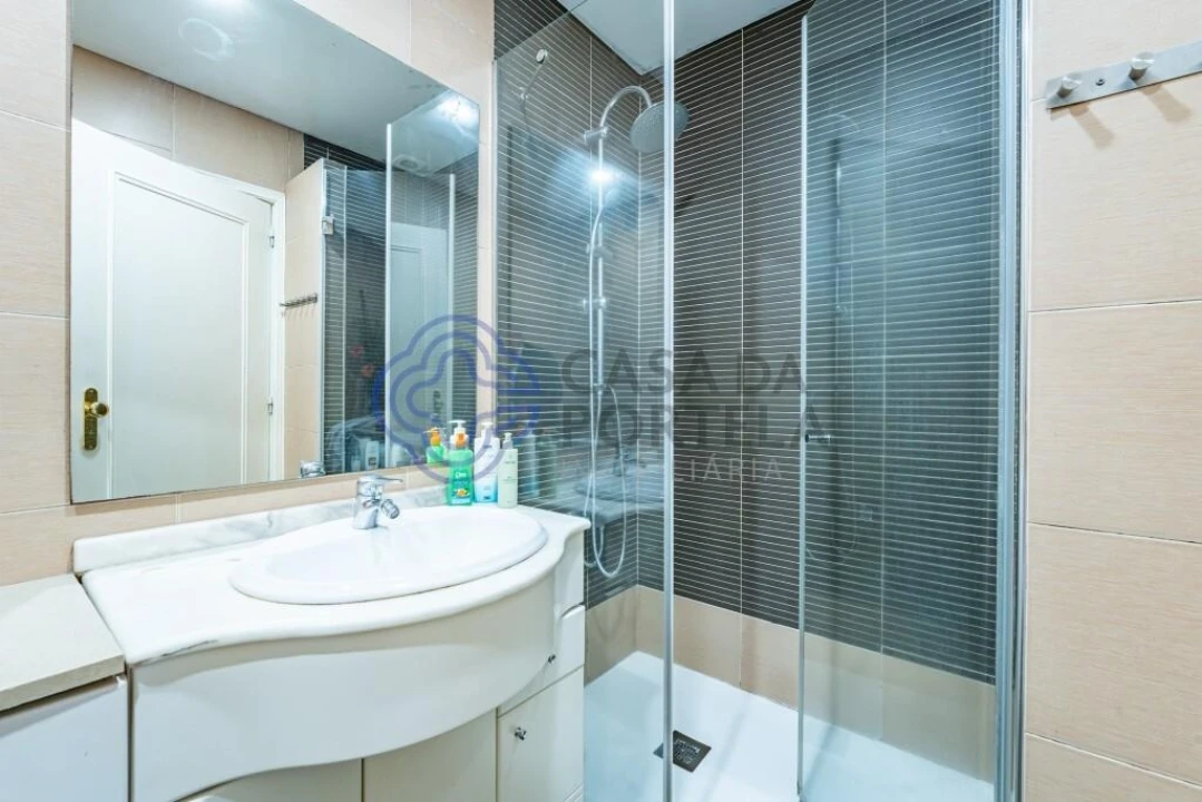 Apartamento T2 para Venda em Castêlo da Maia Foto 11