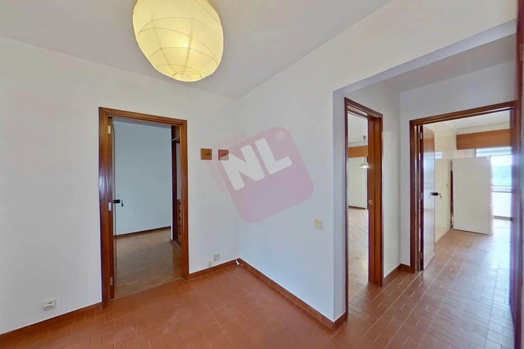 Apartamento T2 para Arrendamento em Lumiar Foto 4