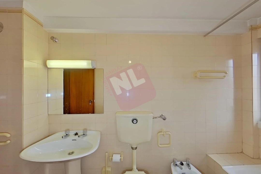 Apartamento T2 para Arrendamento em Lumiar Foto 7