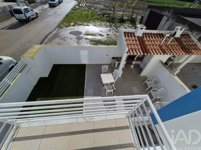 Moradia T3 para Venda em Atouguia da Baleia Foto 11