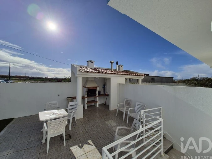 Moradia T3 para Venda em Atouguia da Baleia Foto 6