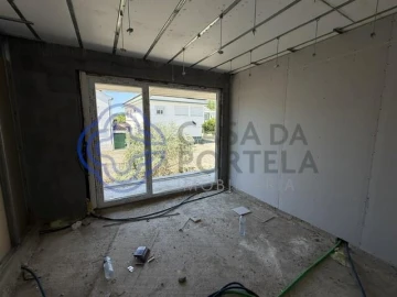 Moradia T4 para Venda em Boidobra