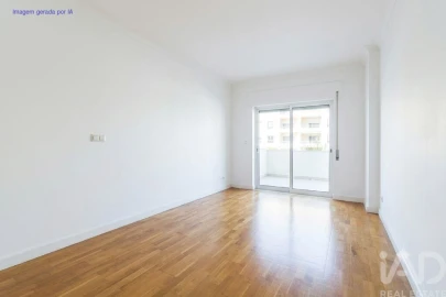 Apartamento T3 para Venda em Carcavelos e Parede