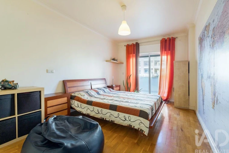 Apartamento T3 para Venda em Carcavelos e Parede Foto 17