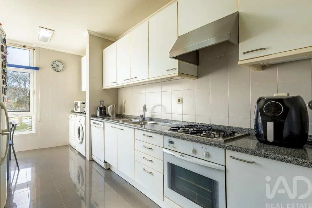 Apartamento T3 para Venda em Carcavelos e Parede Foto 10
