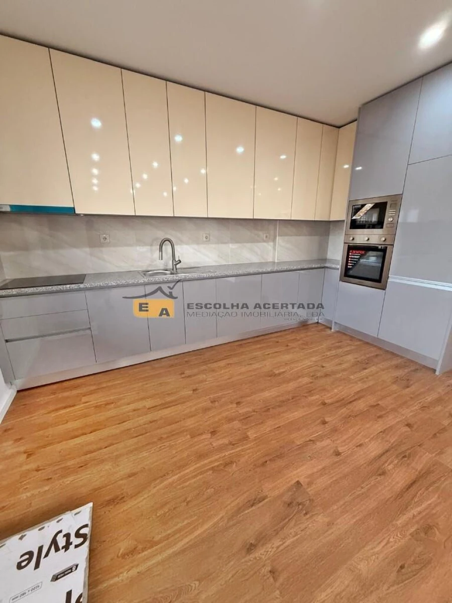 Apartamento T3 para Venda em Aguas Santas Foto 2