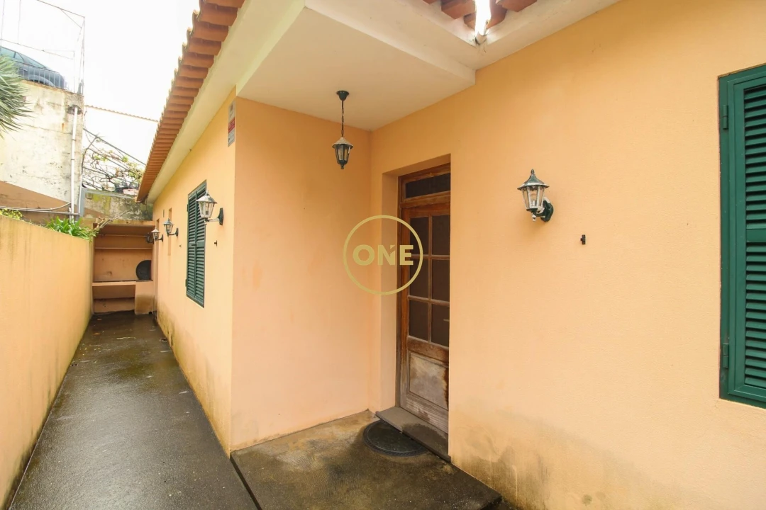 Moradia T3 para Venda em Estreito de Camara de Lobos Foto 1