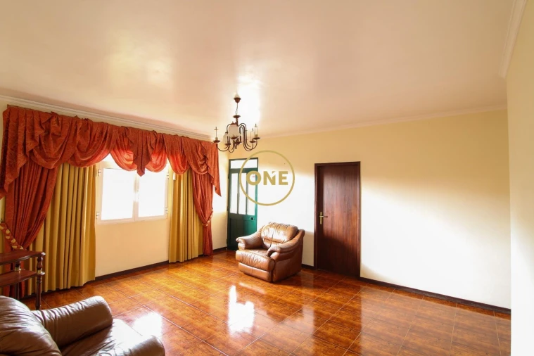 Moradia T3 para Venda em Estreito de Camara de Lobos Foto 3