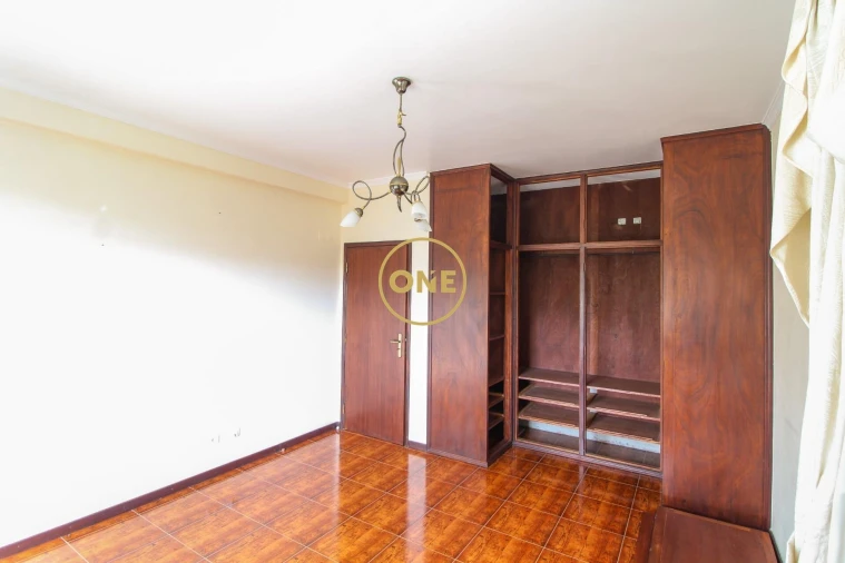 Moradia T3 para Venda em Estreito de Camara de Lobos Foto 9