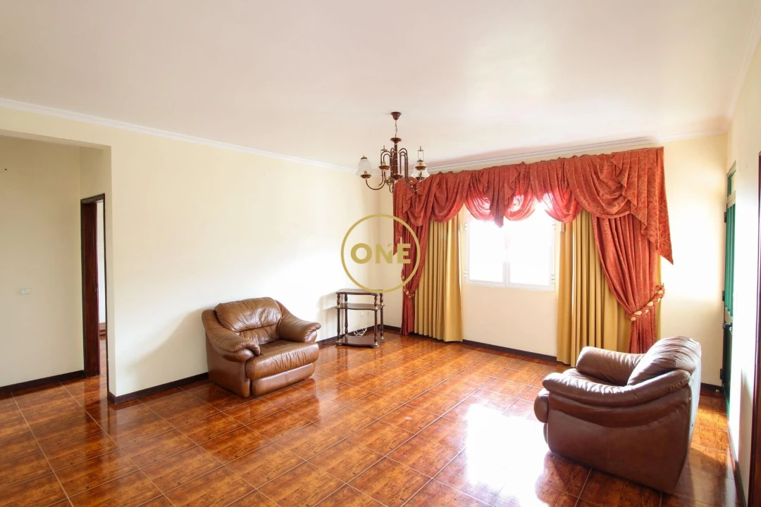 Moradia T3 para Venda em Estreito de Camara de Lobos Foto 2