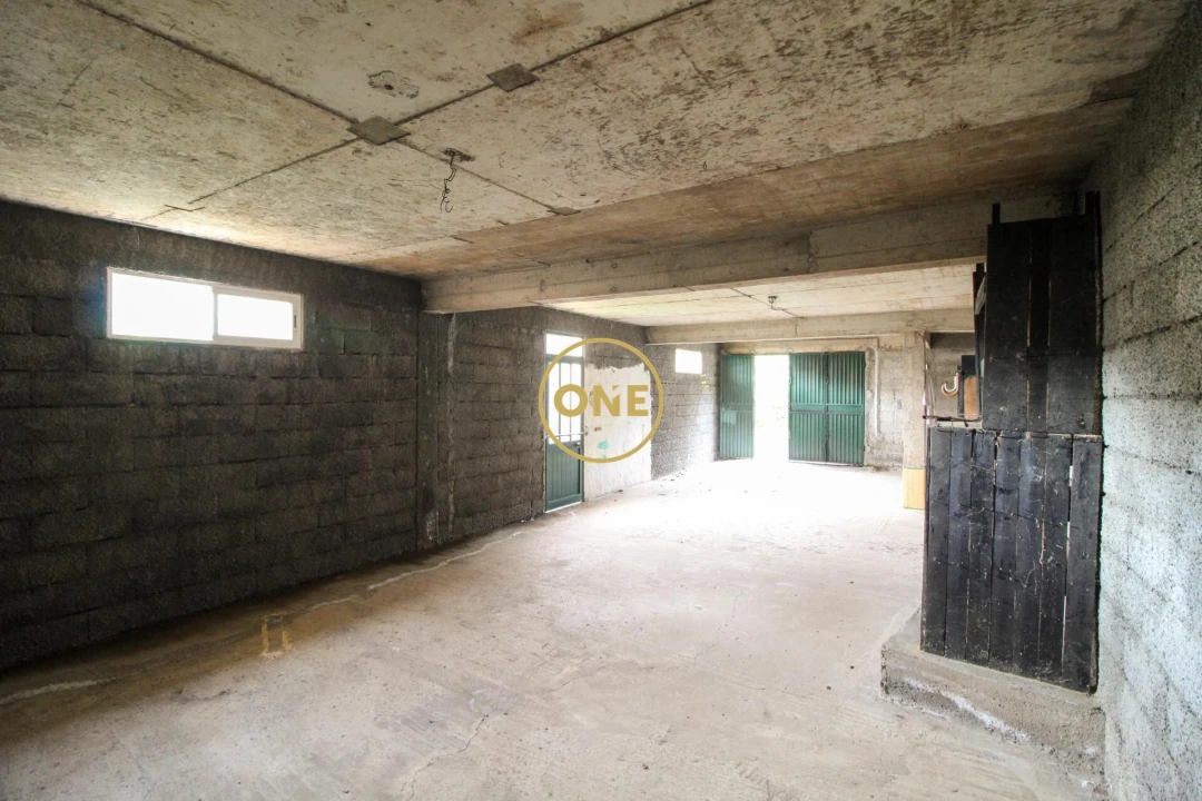 Moradia T3 para Venda em Estreito de Camara de Lobos Foto 22