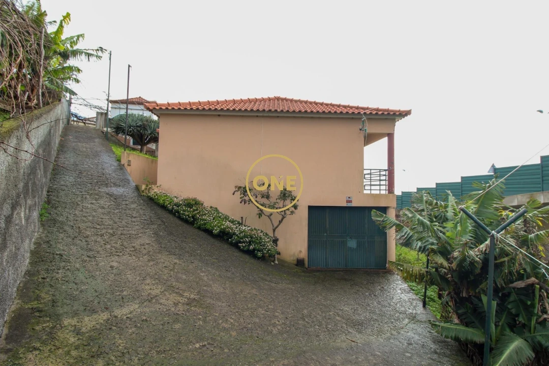 Moradia T3 para Venda em Estreito de Camara de Lobos Foto 23