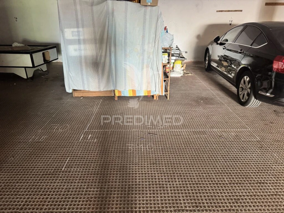 Garagem para Venda em Algueirão-Mem Martins Foto 1