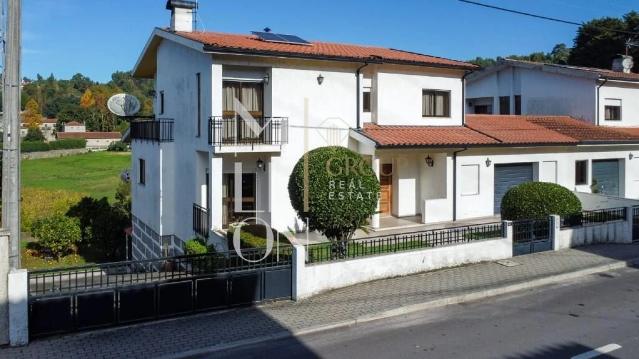 Moradia T4 para Venda em Selho (São Jorge) Foto 1