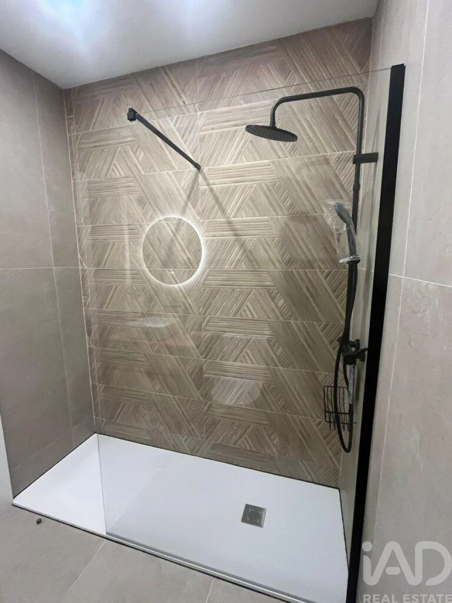 Apartamento T1 para Venda em Oliveira do Douro Foto 10