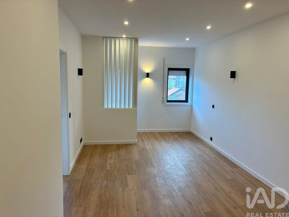 Apartamento T1 para Venda em Oliveira do Douro Foto 1