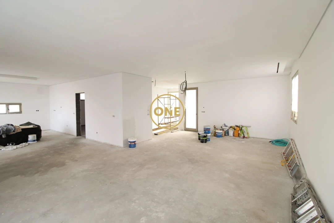 Moradia T2 para Venda em Arco da Calheta Foto 3