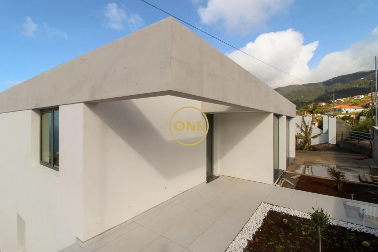 Moradia T2 para Venda em Arco da Calheta Foto 27