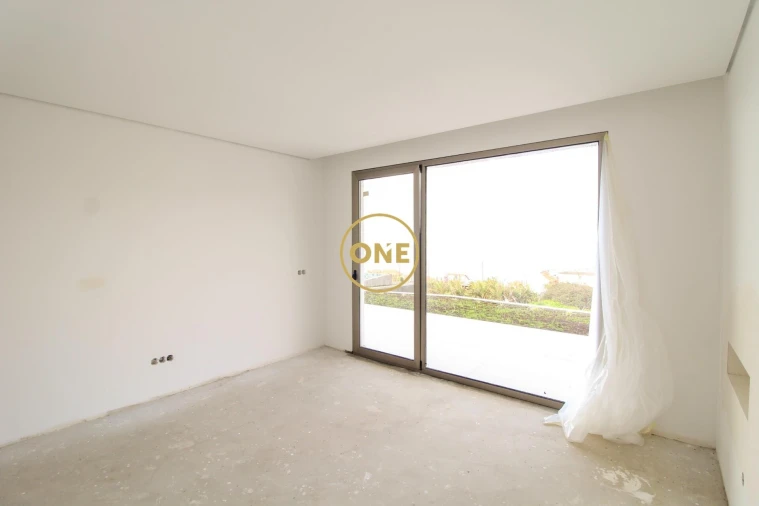 Moradia T2 para Venda em Arco da Calheta Foto 13