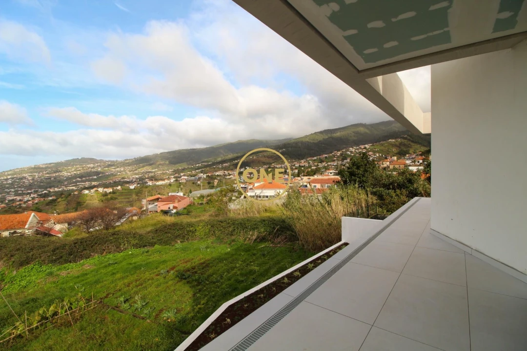 Moradia T2 para Venda em Arco da Calheta Foto 9