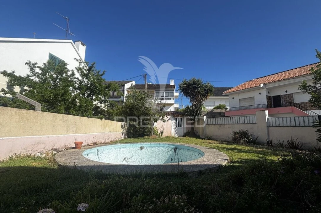 Moradia T4 para Venda em Corroios Foto 18