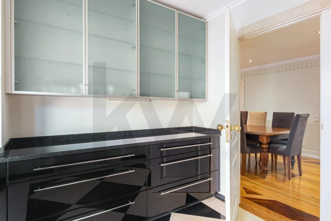 Apartamento T4 para Arrendamento em Avenidas Novas Foto 6