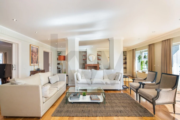 Apartamento T4 para Arrendamento em Avenidas Novas Foto 4