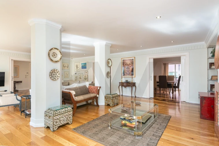 Apartamento T4 para Arrendamento em Avenidas Novas Foto 3