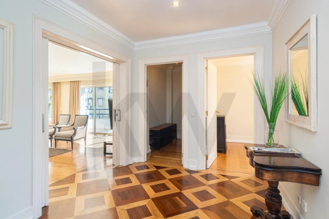 Apartamento T4 para Arrendamento em Avenidas Novas Foto 1