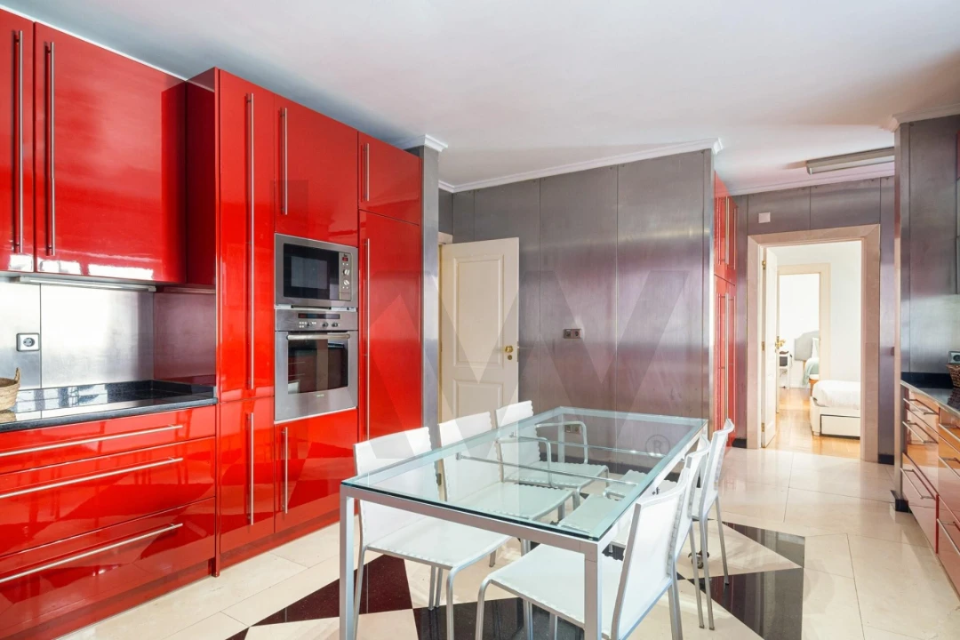 Apartamento T4 para Arrendamento em Avenidas Novas Foto 7