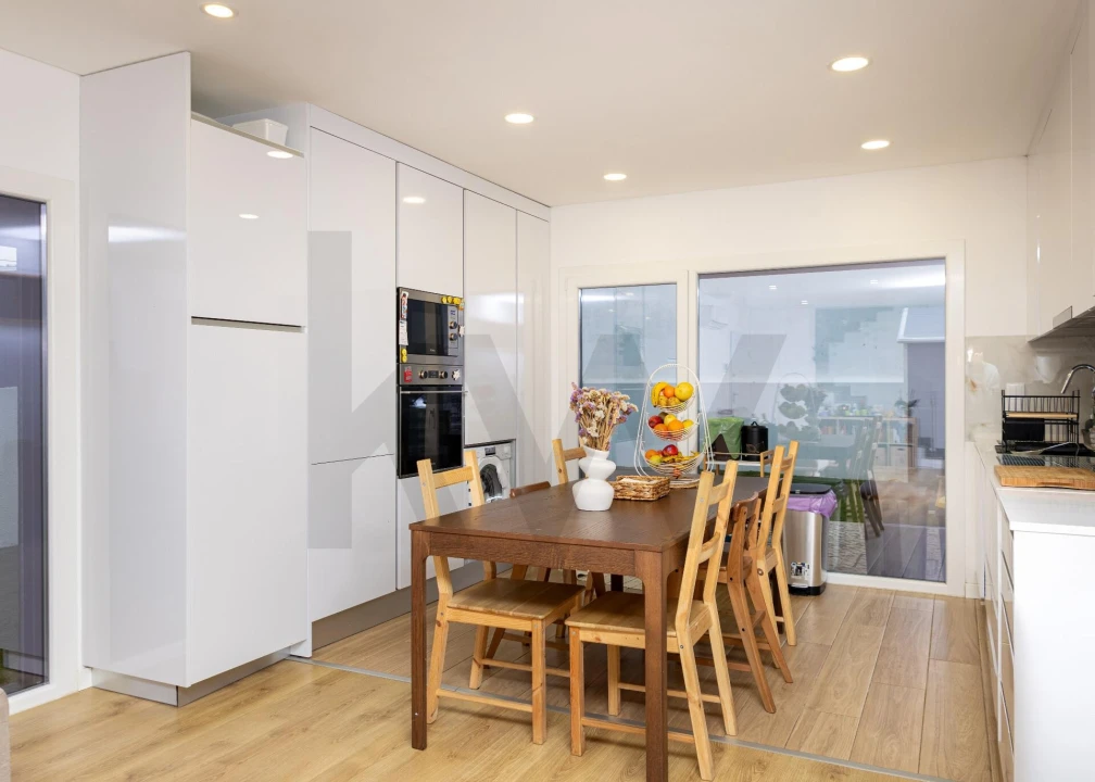 Moradia T4 para Venda em Fernao Ferro Foto 4